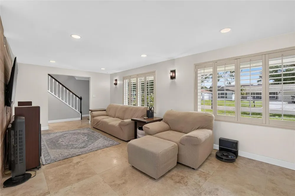 10718 DRUMMOND RD Tampa, FL 33615