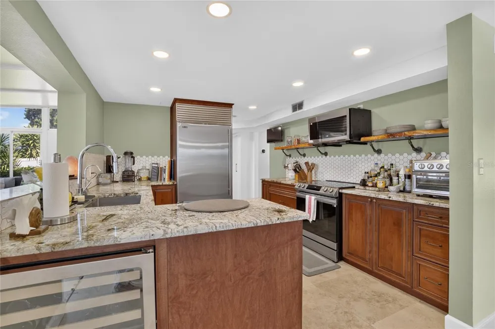10718 DRUMMOND RD Tampa, FL 33615