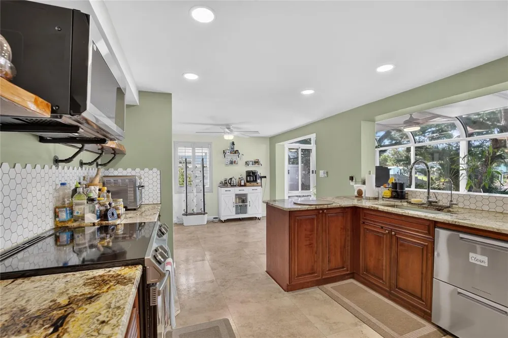10718 DRUMMOND RD Tampa, FL 33615