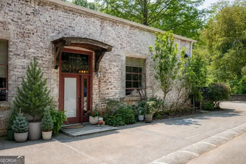 585 White CIR