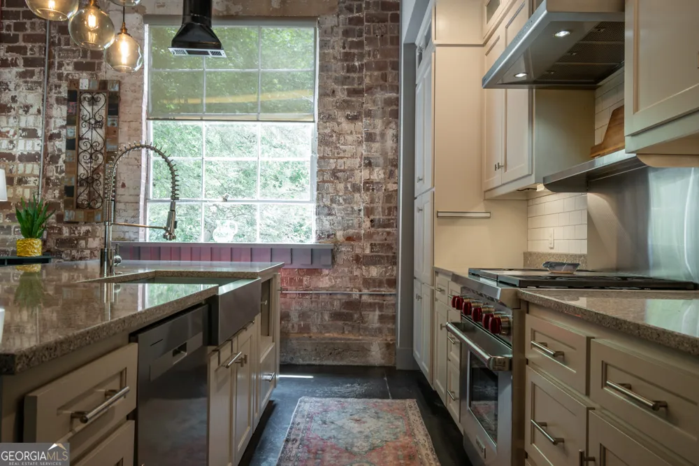 585 White CIR Athens, GA 30605