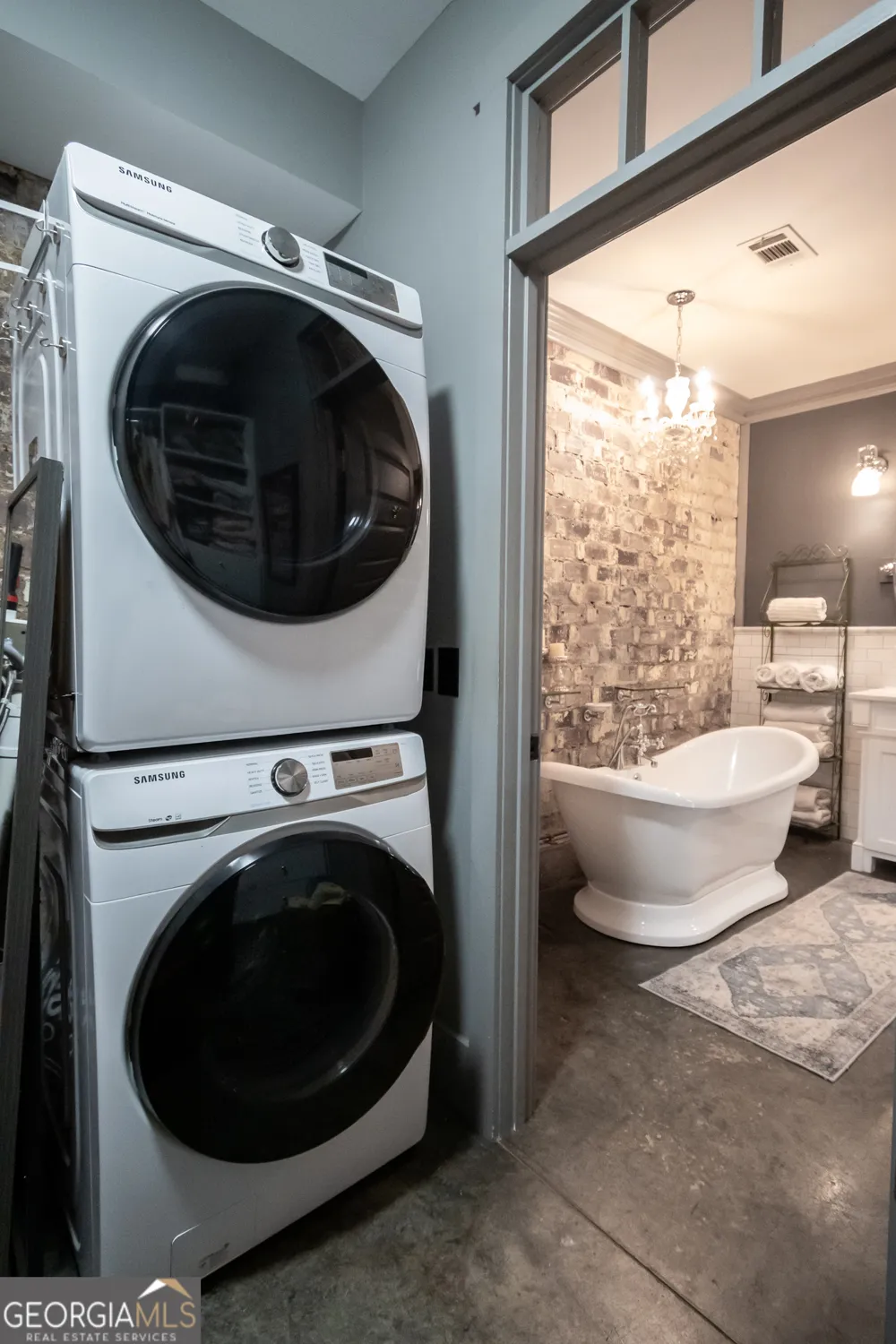 585 White CIR Athens, GA 30605