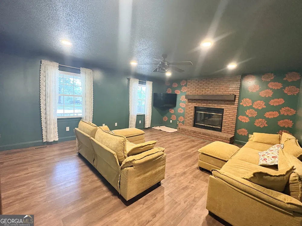 102 Alpine CT Warner Robins, GA 31088
