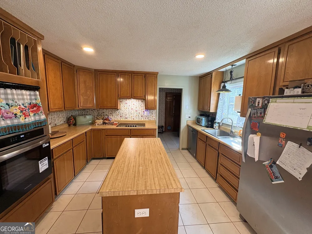 102 Alpine CT Warner Robins, GA 31088