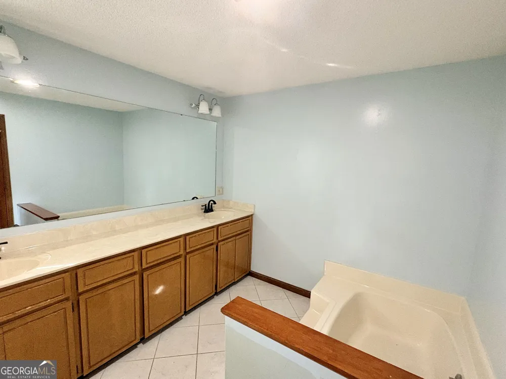 102 Alpine CT Warner Robins, GA 31088