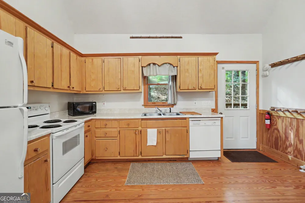 659 Potomac DR Tiger, GA 30576