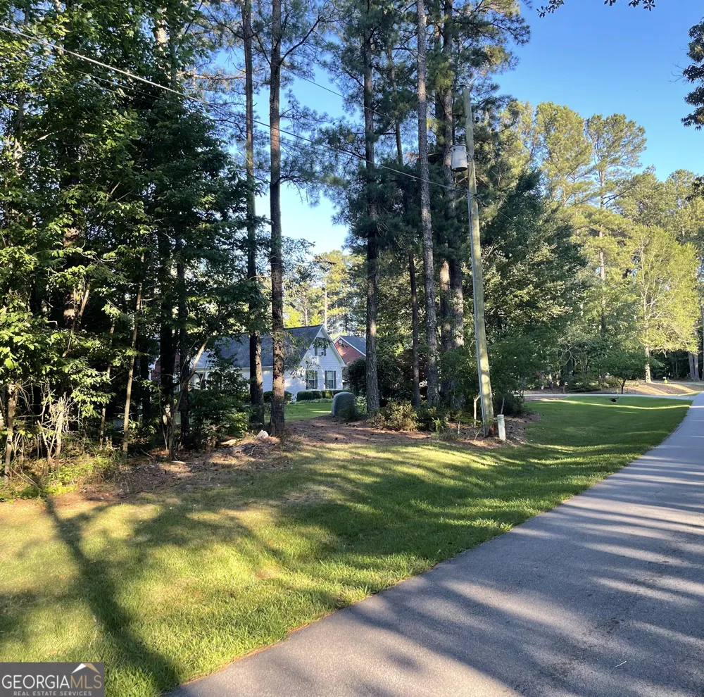 825 North Lake CIR Oxford, GA 30054