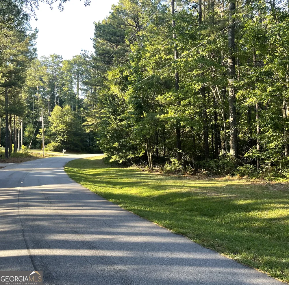 825 North Lake CIR Oxford, GA 30054