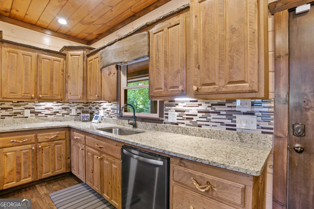 231 Kyle RD Blue Ridge, GA 30513