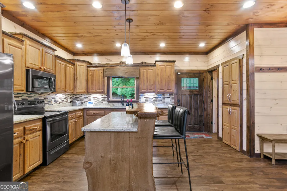 231 Kyle RD Blue Ridge, GA 30513