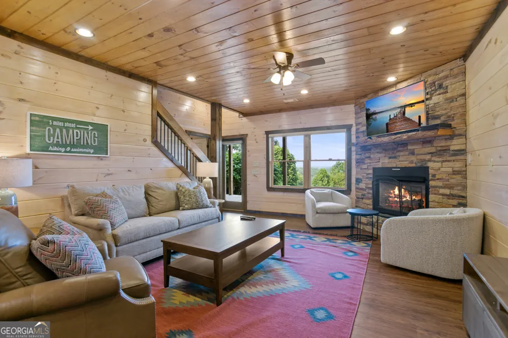 231 Kyle RD Blue Ridge, GA 30513