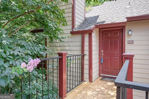915 Wentworth CT