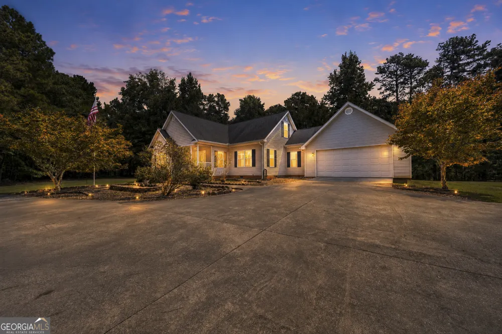 1380 Howard Lewis RD White Plains, GA 30678