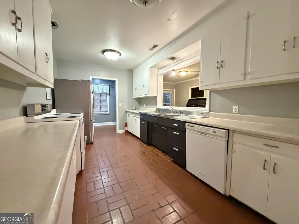 36 Huckabee ST McRae, GA 31055