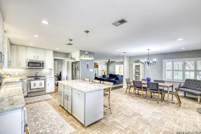 929 Black St Uvalde, TX 78801