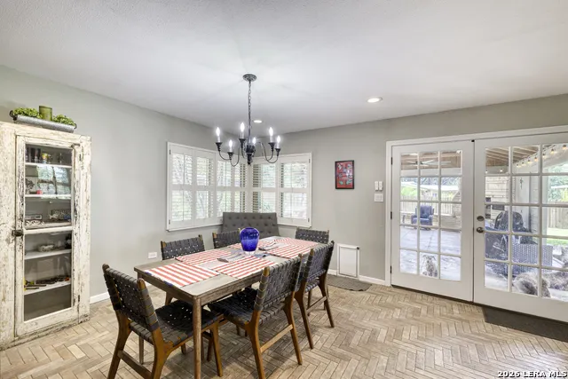 929 Black St Uvalde, TX 78801