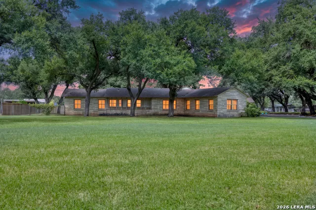 929 Black St Uvalde, TX 78801