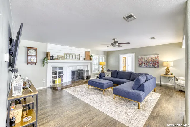 929 Black St Uvalde, TX 78801