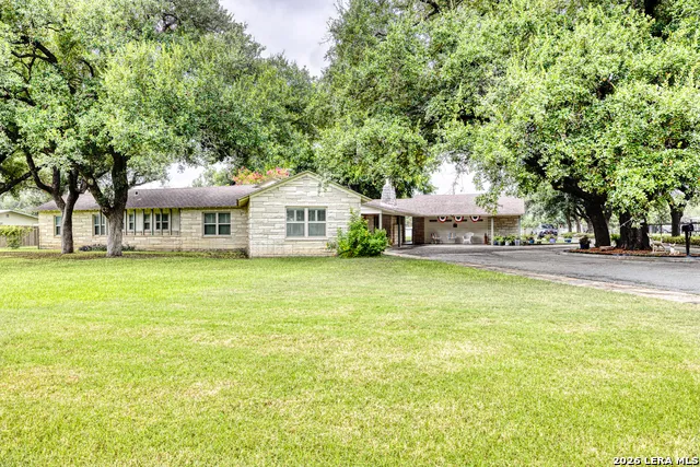 929 Black St Uvalde, TX 78801