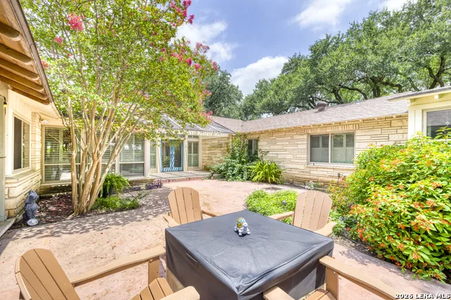 929 Black St Uvalde, TX 78801