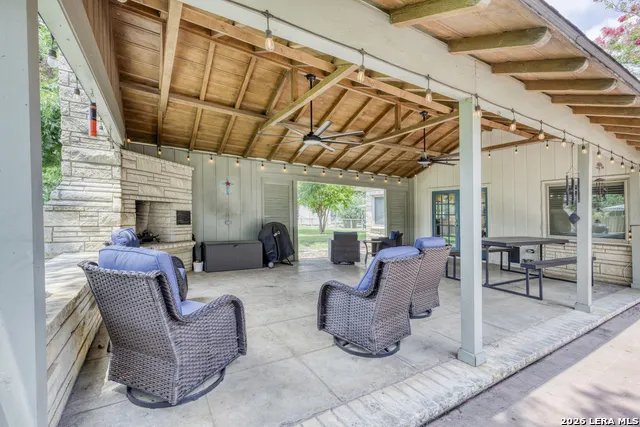 929 Black St Uvalde, TX 78801