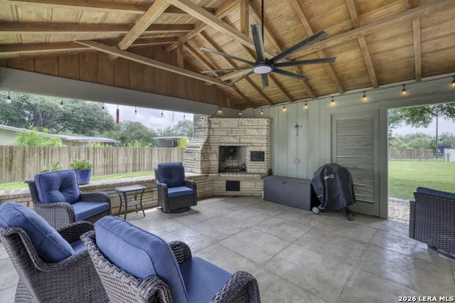 929 Black St Uvalde, TX 78801