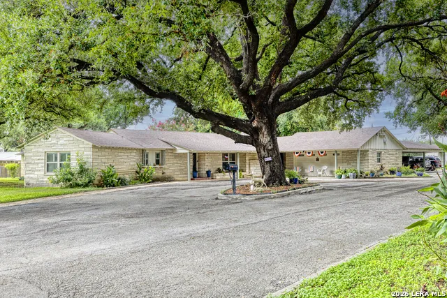 929 Black St Uvalde, TX 78801