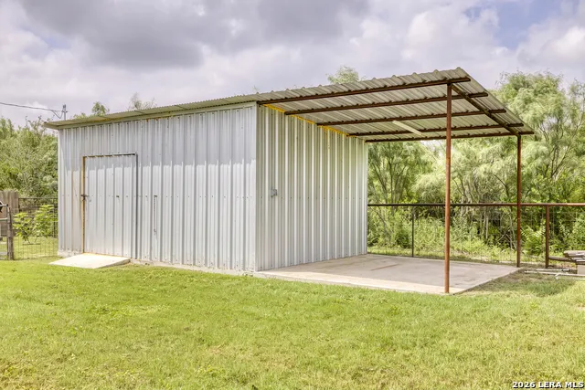 929 Black St Uvalde, TX 78801