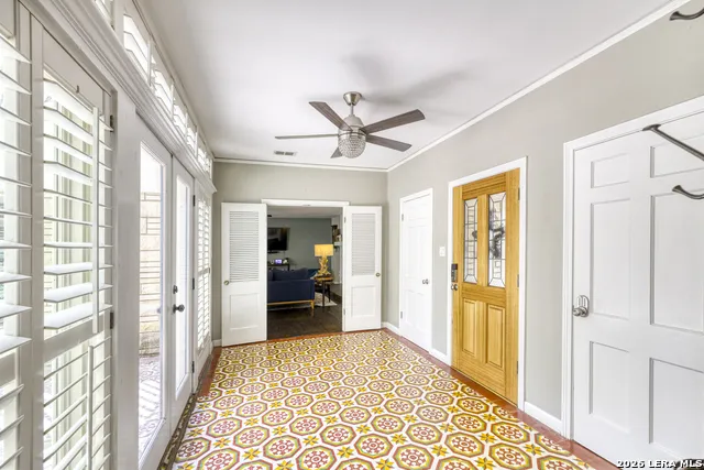 929 Black St Uvalde, TX 78801