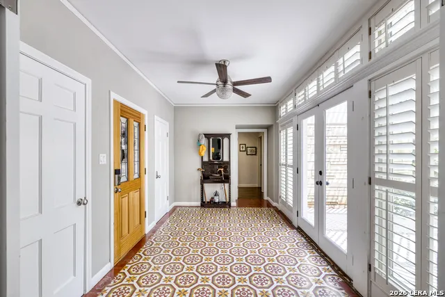 929 Black St Uvalde, TX 78801