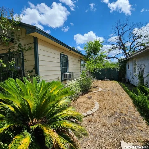 718 E AVENUE E Robstown, TX 78380
