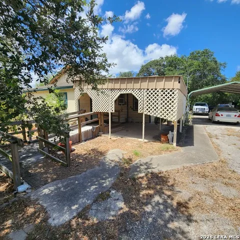 718 E AVENUE E Robstown, TX 78380