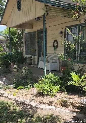 718 E AVENUE E Robstown, TX 78380