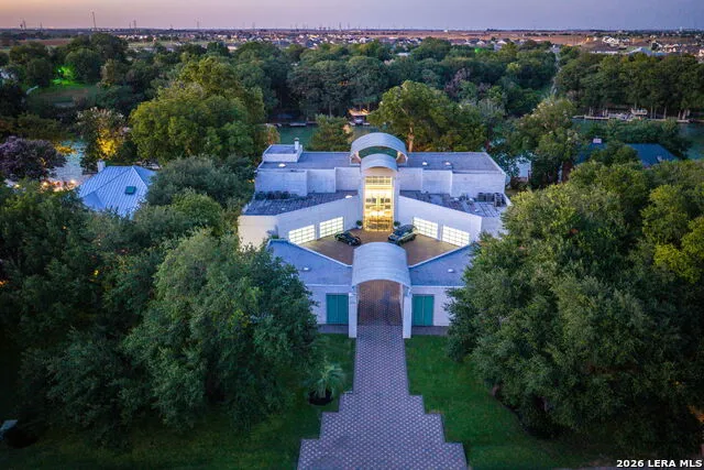 636 WOODLAKE DR McQueeney, TX 78123