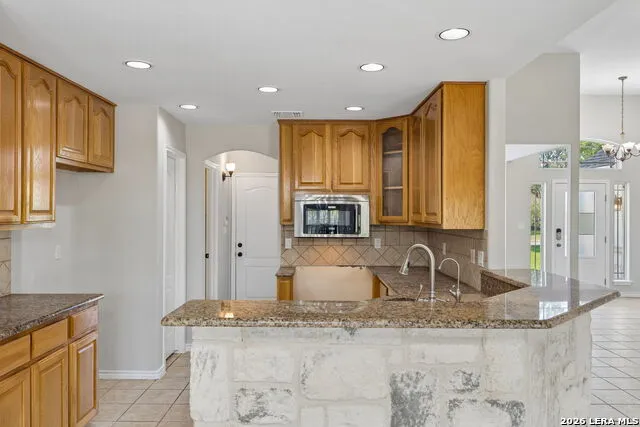 1611 Embassy Dr Pleasanton, TX 78064