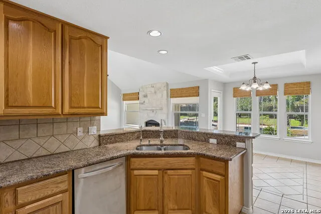 1611 Embassy Dr Pleasanton, TX 78064