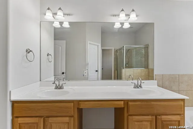 1611 Embassy Dr Pleasanton, TX 78064