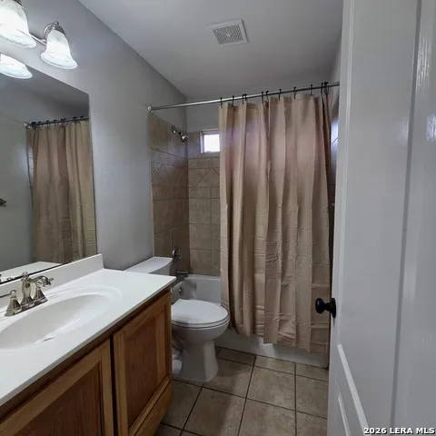 1611 Embassy Dr Pleasanton, TX 78064