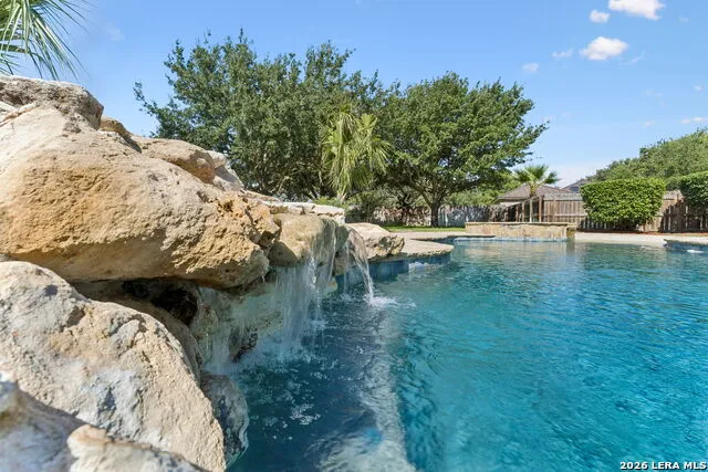 1611 Embassy Dr Pleasanton, TX 78064