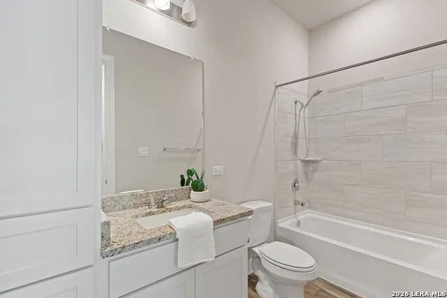 9015 Mendrin Rdg Fair Oaks Ranch, TX 78015