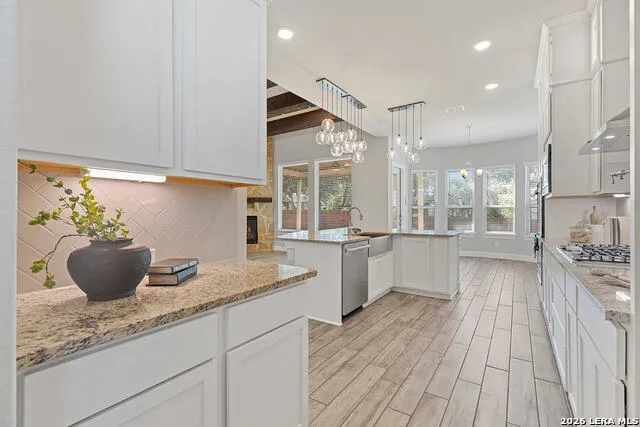 9015 Mendrin Rdg Fair Oaks Ranch, TX 78015