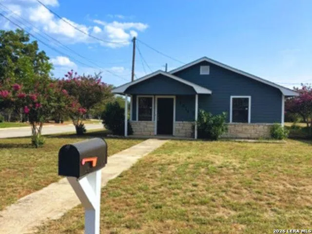 1014 E San Antonio Pearsall, TX 78061