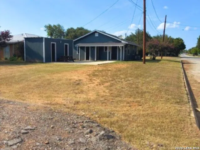 1014 E San Antonio Pearsall, TX 78061