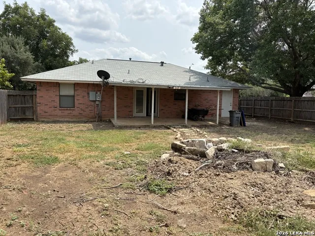 2110 21st Hondo, TX 78861