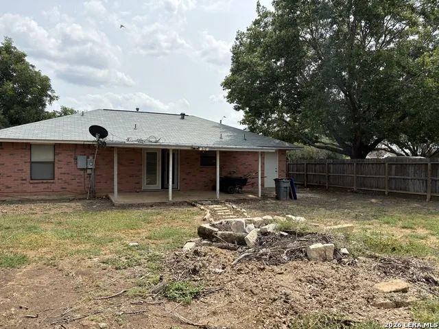 2110 21st Hondo, TX 78861