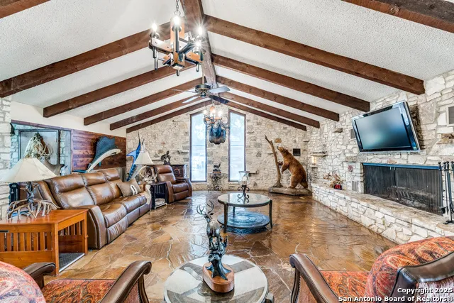 10745 Rosemar Ln Adkins, TX 78101