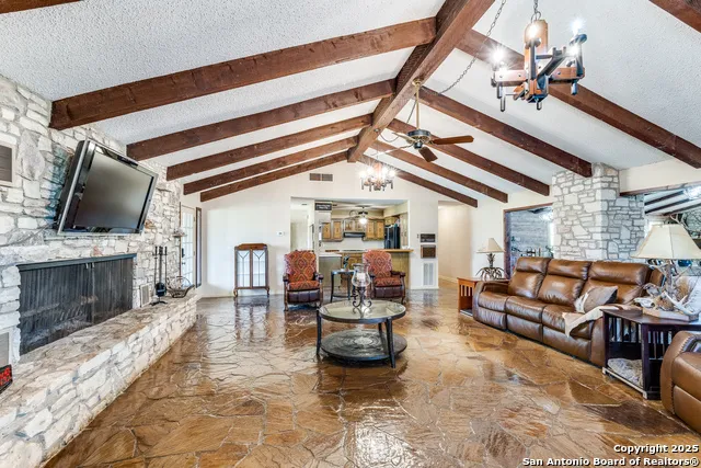 10745 Rosemar Ln Adkins, TX 78101