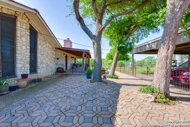 10745 Rosemar Ln Adkins, TX 78101