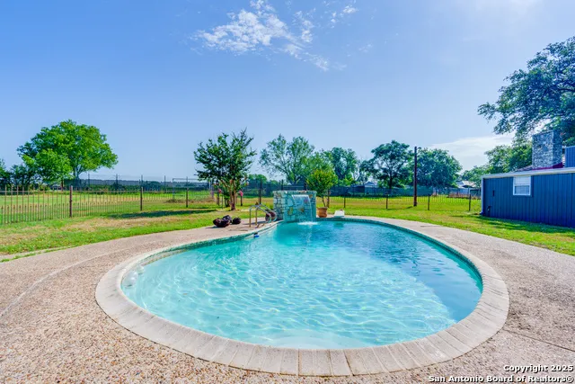 10745 Rosemar Ln Adkins, TX 78101