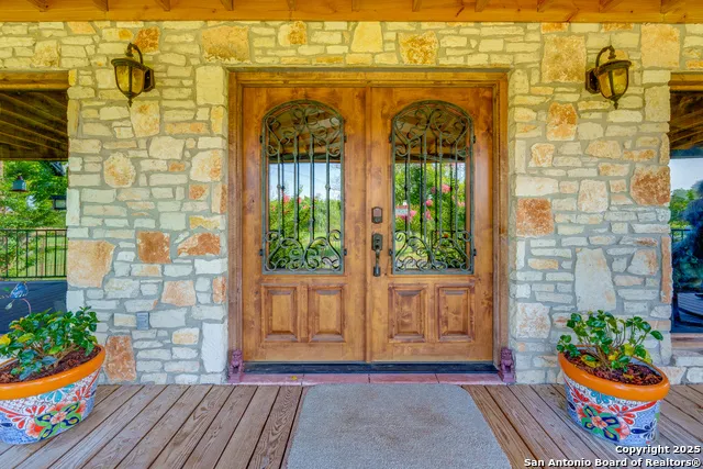 10745 Rosemar Ln Adkins, TX 78101